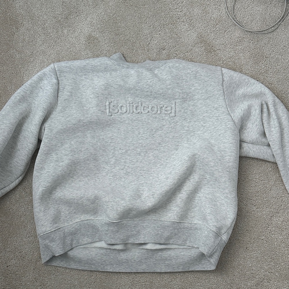 [solidcore] Embroidered Light Gray Crewneck Sweatshirt
